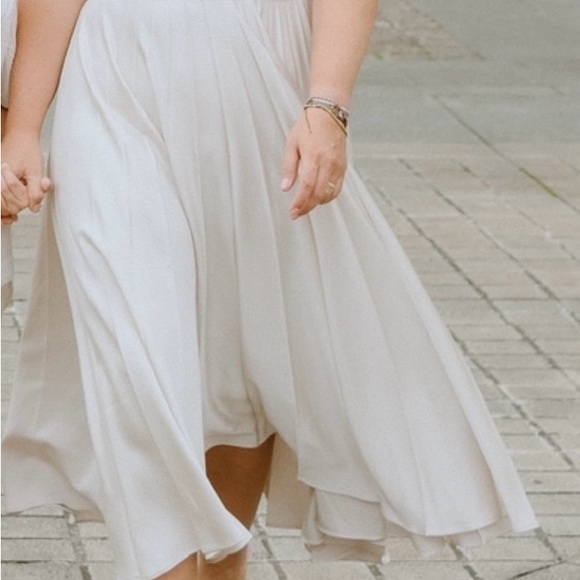 Banana Republic Dresses & Skirts - Banana Republic Cream Midi dress